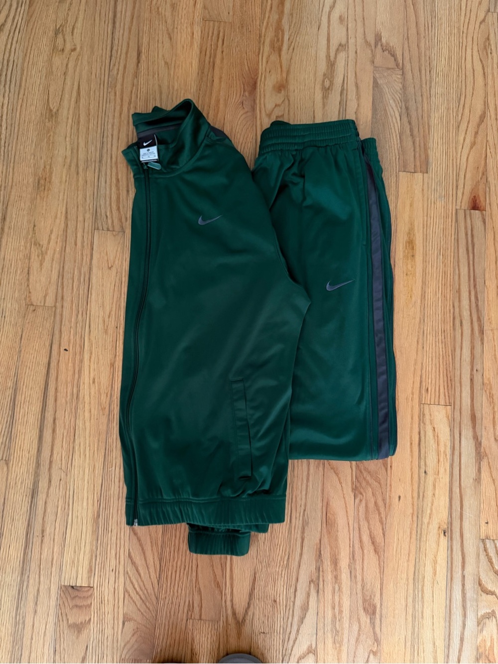 Nike Men’s Green Full-Zip Track Jacket & Joggers
